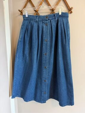 The Kettle Creek Canvas Co Vintage Blue Button Front Pleated Denim Midi Skirt M